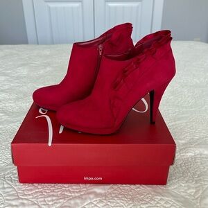 Women's Impo platform ankle bootie with ruffles